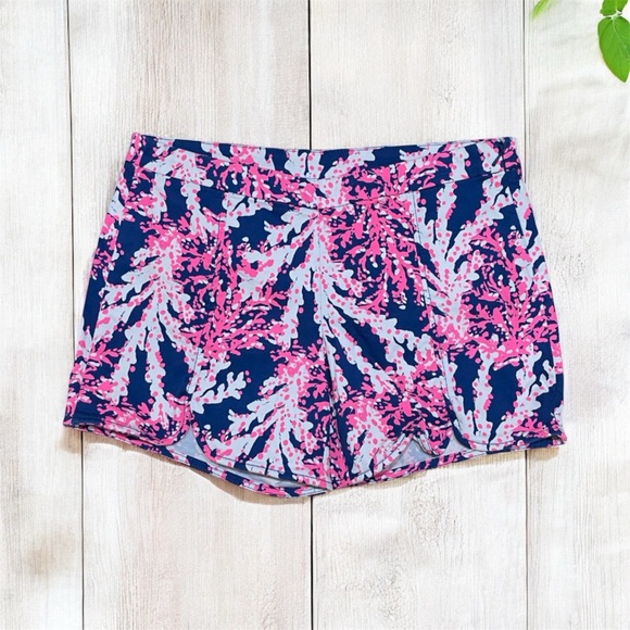 Lilly Pulitzer OUTFIT- Button-Down Shirt & Shorts – Size S Top / 4 Bottom - Picture 3 of 7